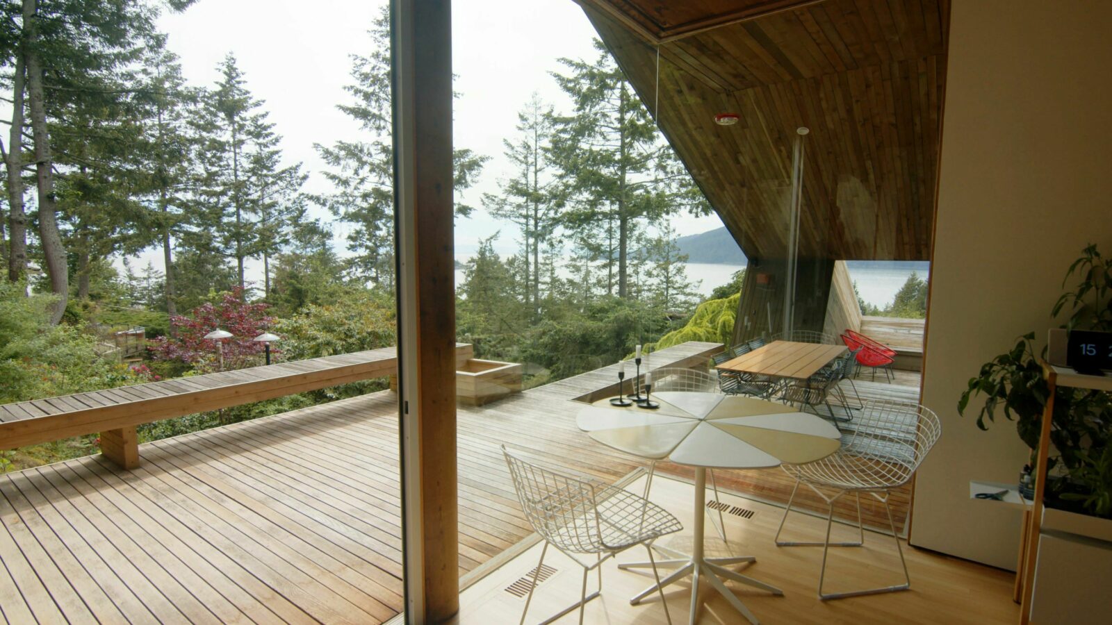 Arthur Erickson: Beauty Between the Lines