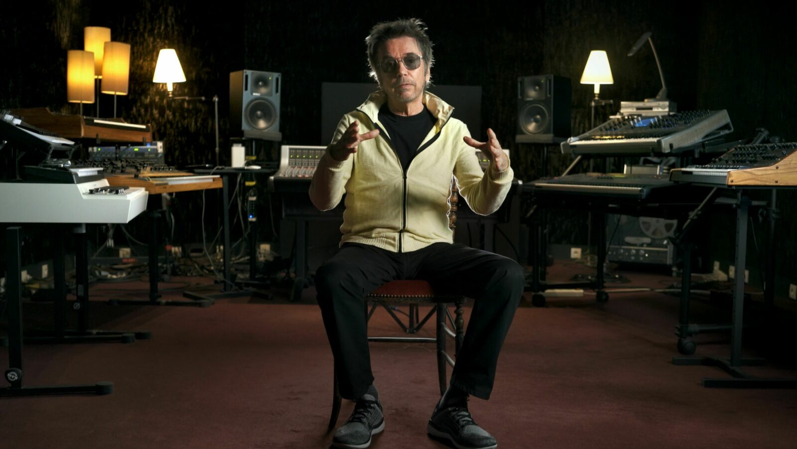 Electronic Vibrations - A Sound Changes the World